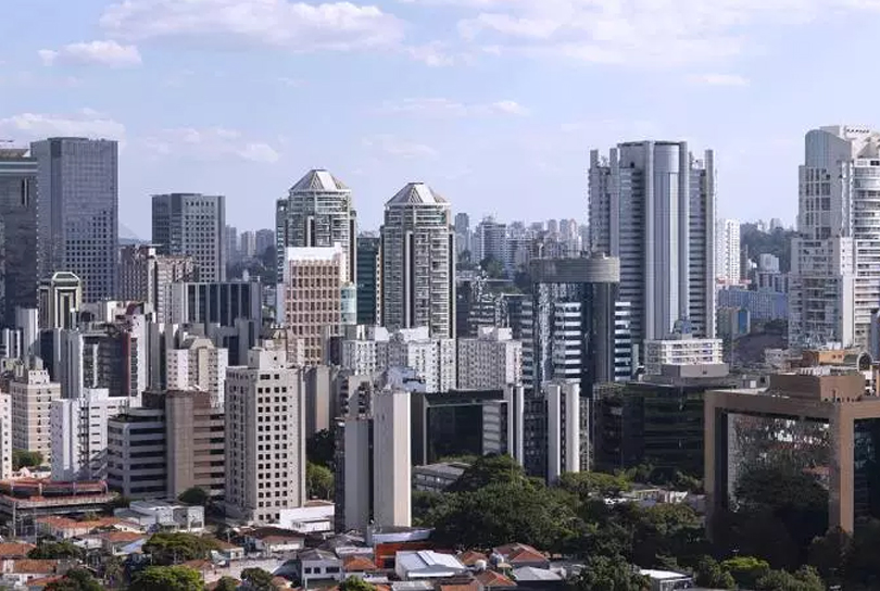 É possível investir no mercado imobiliário com apenas 100 reais