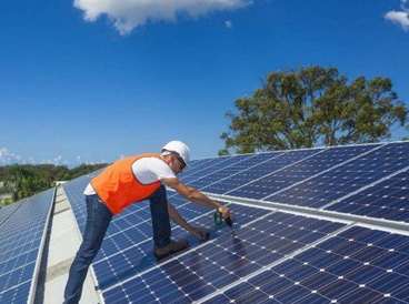 Painel solar poderá ter custo incluído no financiamento imobiliário, prevê projeto aprovado no Senado